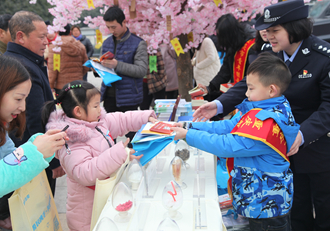 2018年春运禁毒宣传进行时